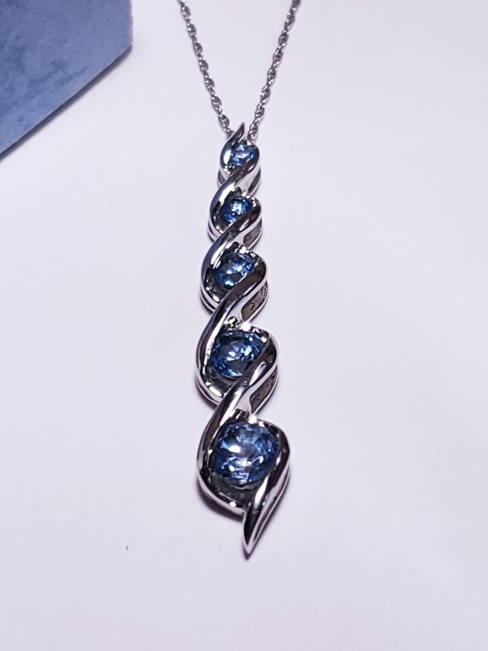 Estate .70ctw Natural Sky Blue Topaz graduated twist 10Kt WG 18" Necklace #24545